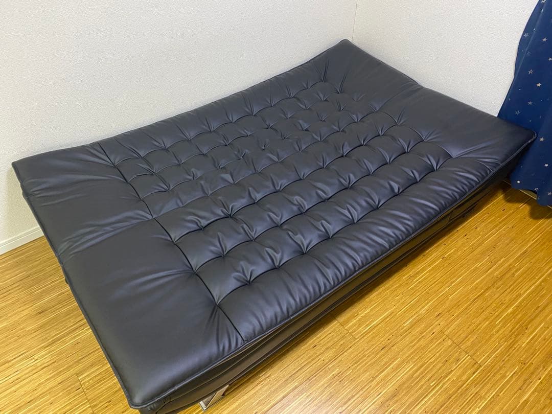 黒色ソファベッド