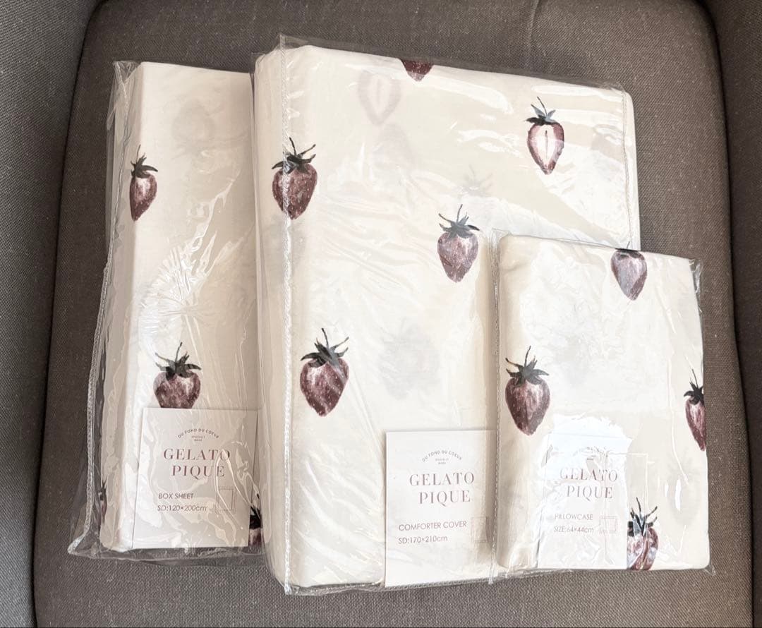 新品未使用ジェラートピケ　イチゴ柄オフホワイトセミダブル　3点セット