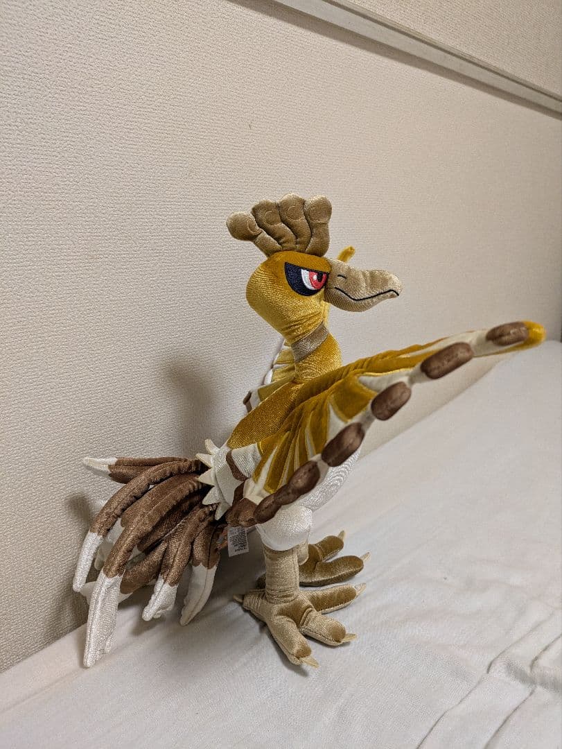 プレミアムぬいぐるみ ホウオウ金 ポケモンセンター - メルカリ