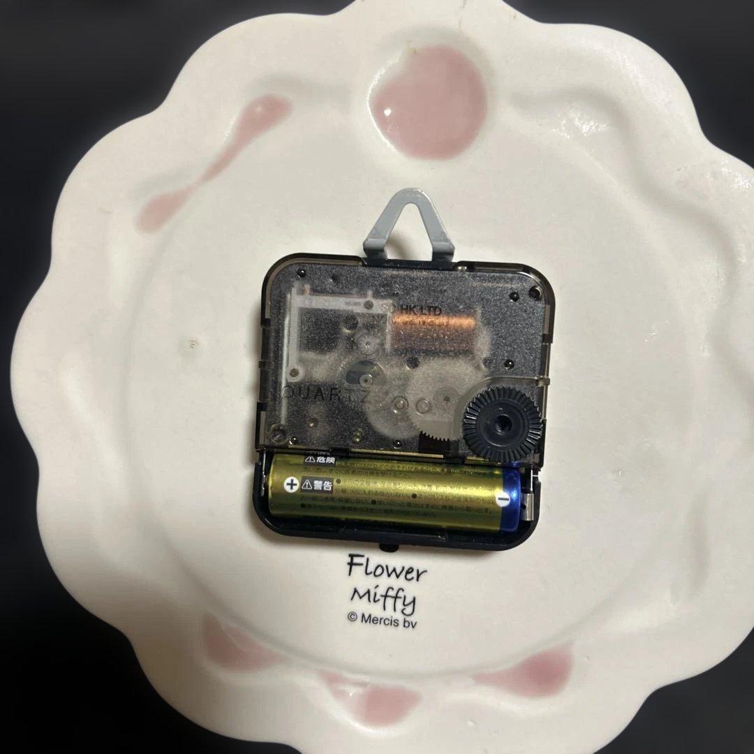 フラワーミッフィー限定・お花の掛け時計 - メルカリ