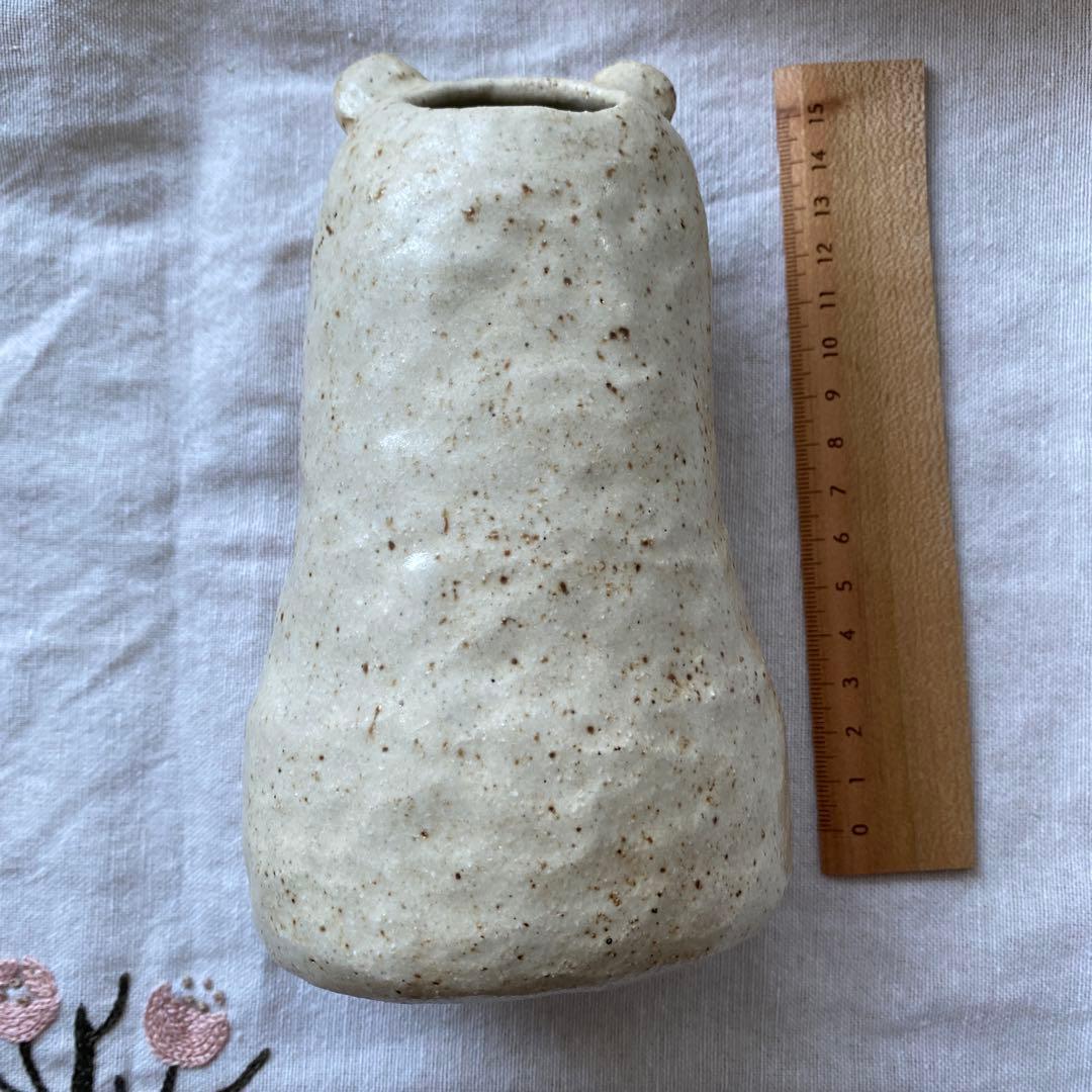 金成潤子さんのくまさんの陶器花瓶