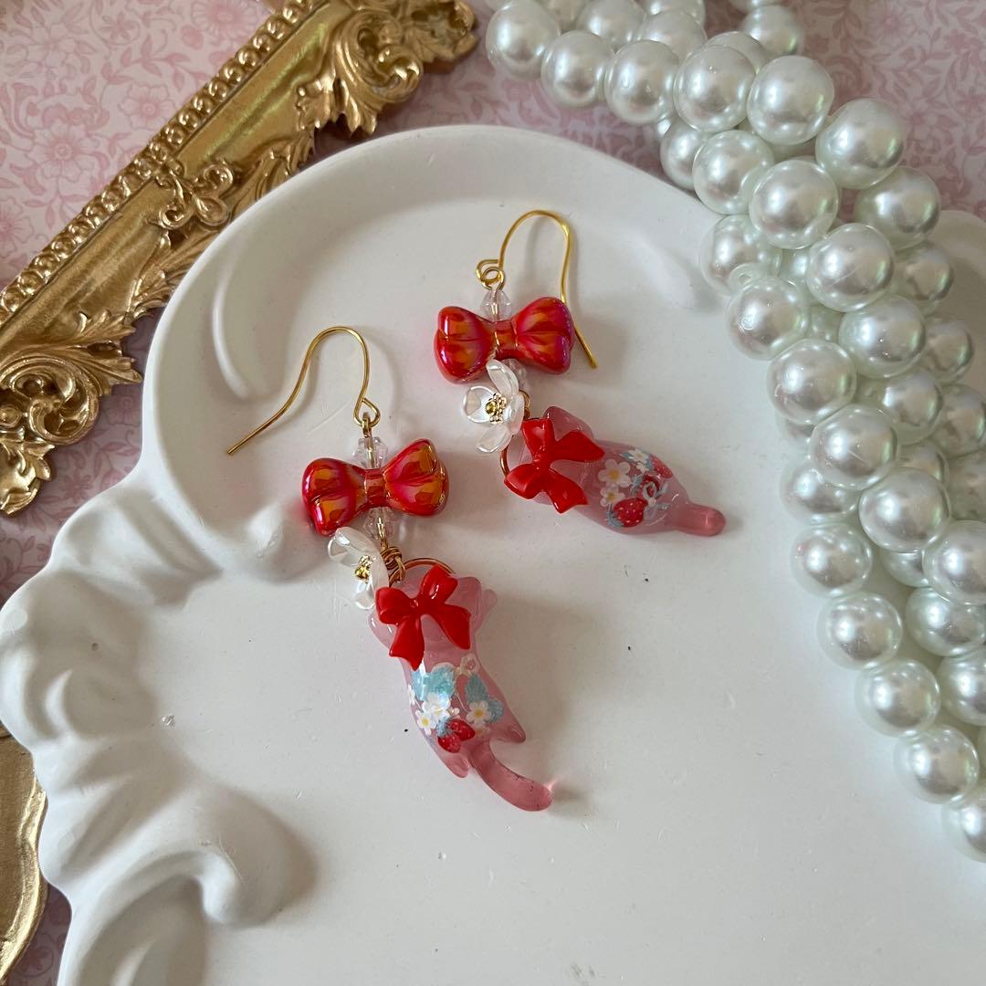 ฅ❤️ ねこ　猫　レジン　花　苺　 りぼん　ピアス　イヤリング