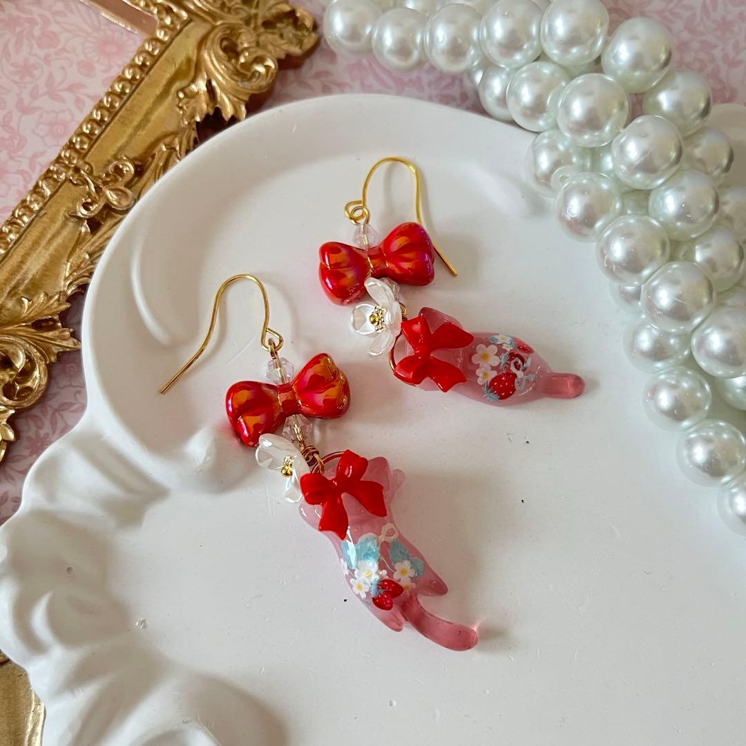 ฅ❤️ ねこ　猫　レジン　花　苺　 りぼん　ピアス　イヤリング