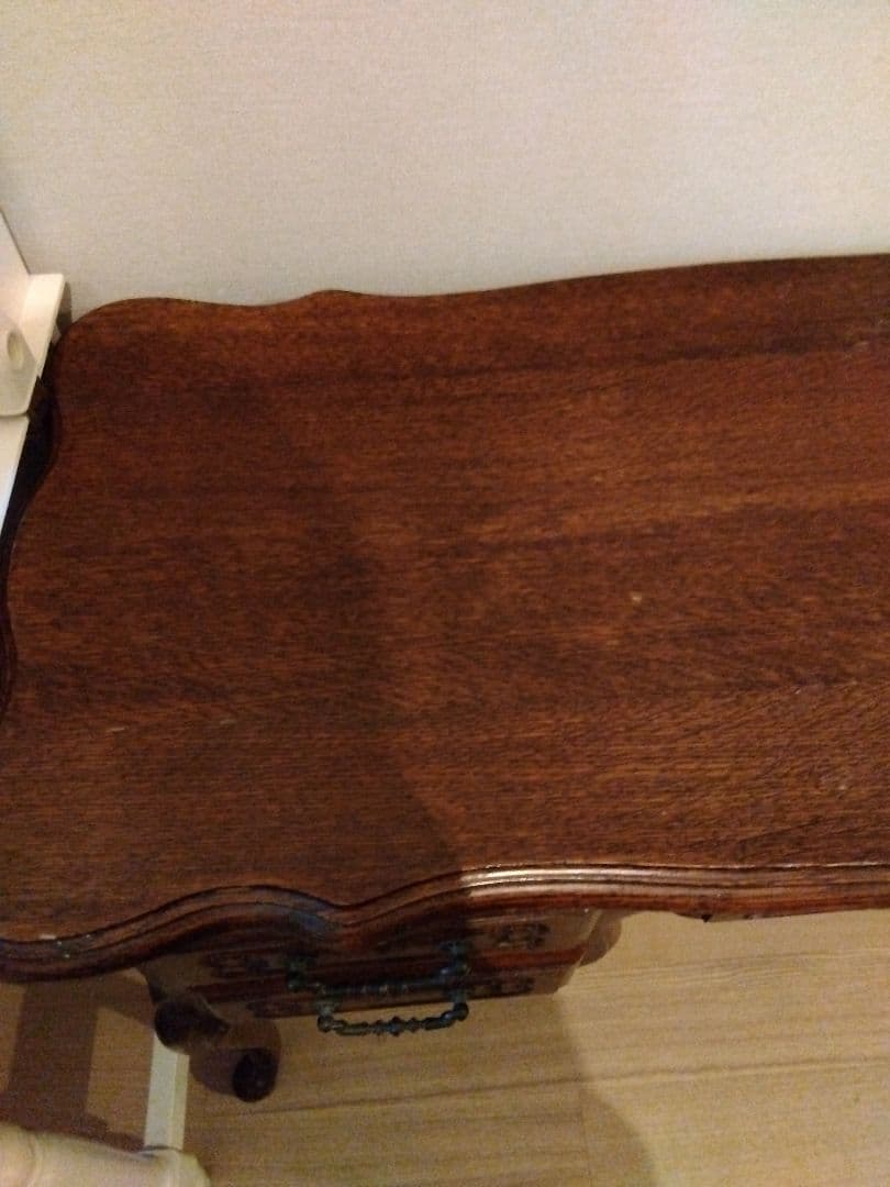 中古　海外輸入家具　ルーマニア製 デスク 机 ドレッサー 猫足 アンティーク調