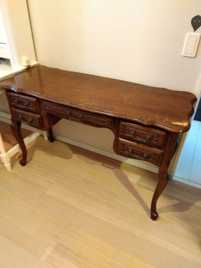 中古　海外輸入家具　ルーマニア製 デスク 机 ドレッサー 猫足 アンティーク調