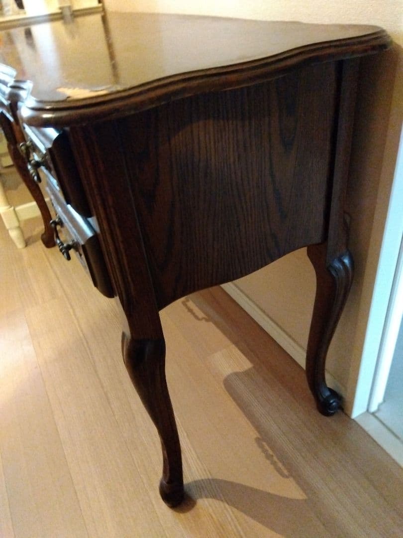 中古　海外輸入家具　ルーマニア製 デスク 机 ドレッサー 猫足 アンティーク調