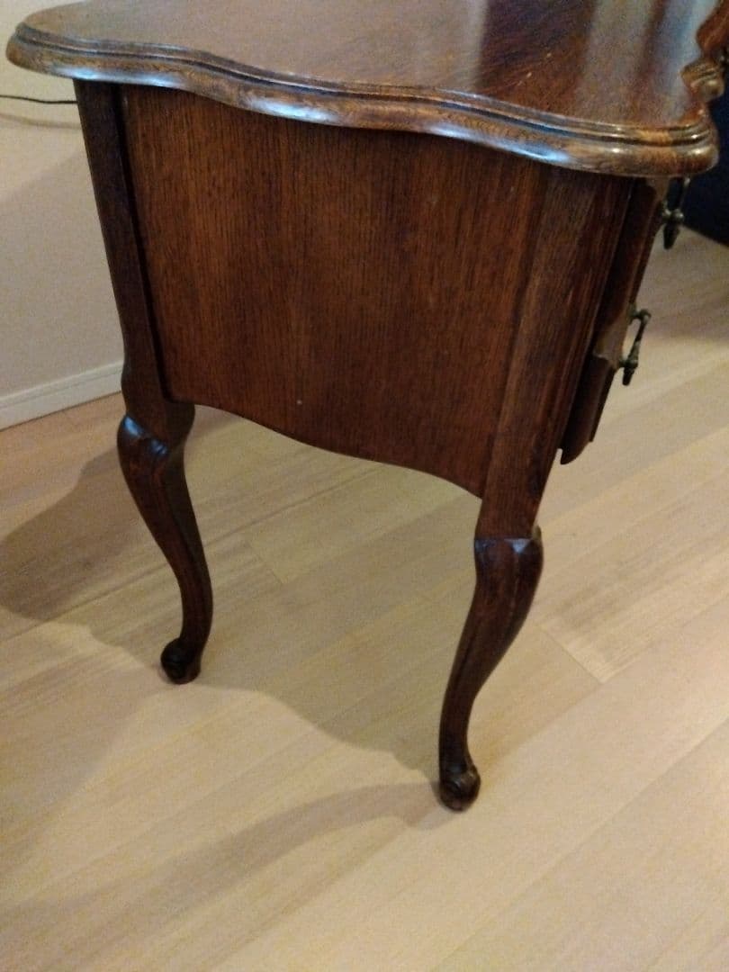 中古　海外輸入家具　ルーマニア製 デスク 机 ドレッサー 猫足 アンティーク調