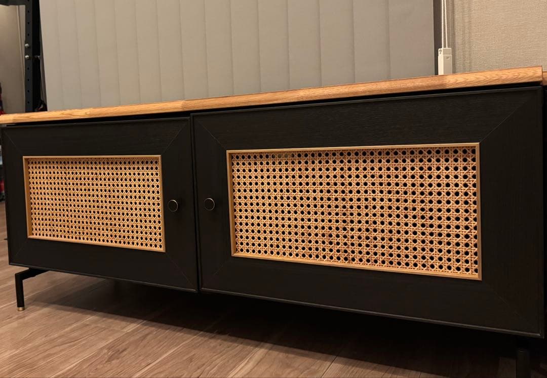 クリエイティブの裏側　テレビ台