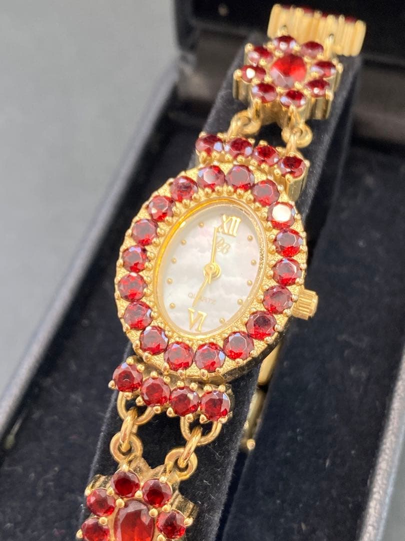 D.M Buxton ホワイトシェル文字盤 ストーン装飾 ブレスウォッチ