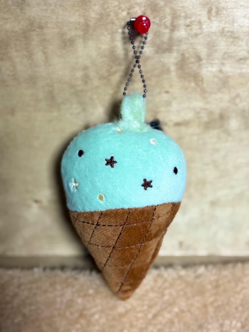 A猫　羊毛フェルト食パンのカラーをつけた茶白猫とアイス猫【ハンドメイド