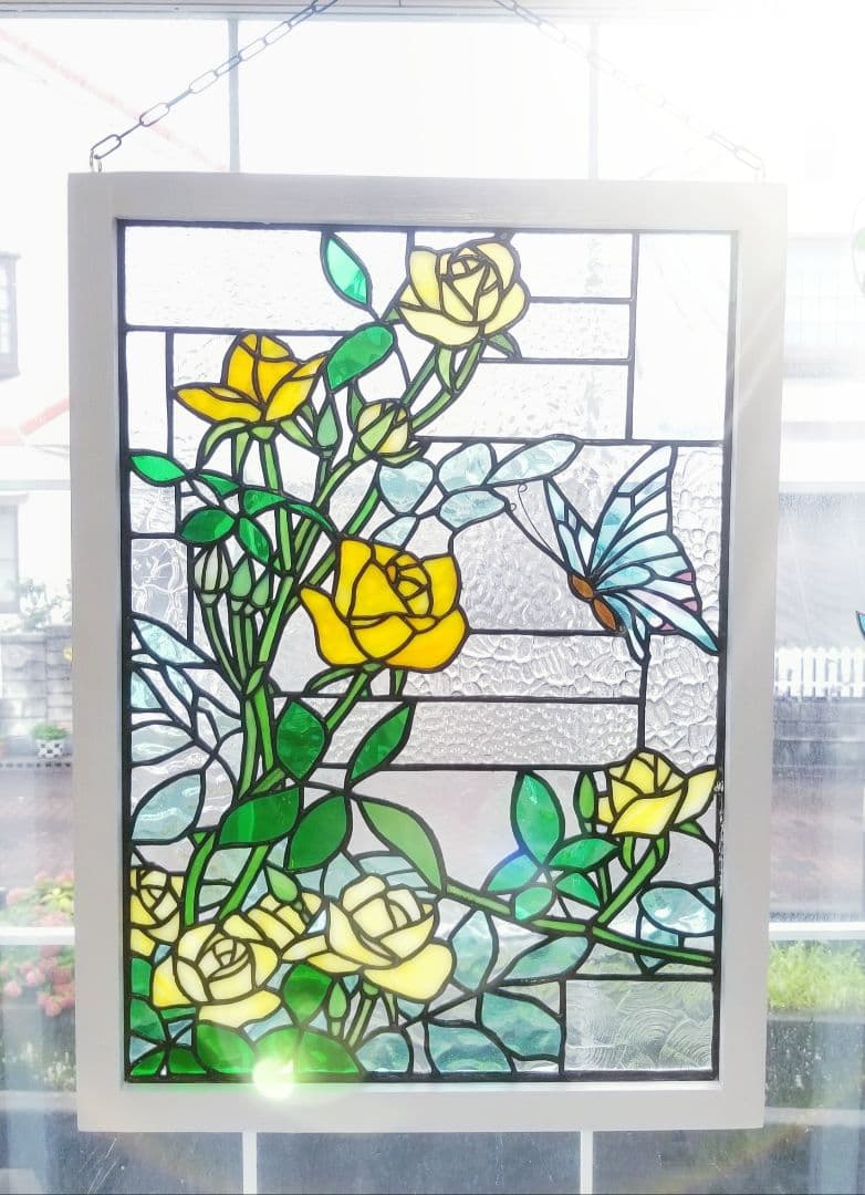 ステンドグラス　黄色い蝶とバラのパネル