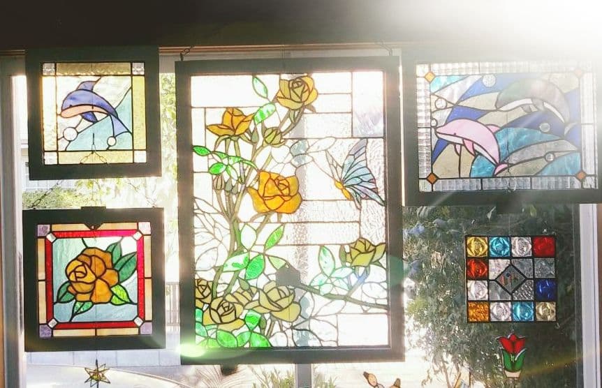 ステンドグラス　黄色い蝶とバラのパネル