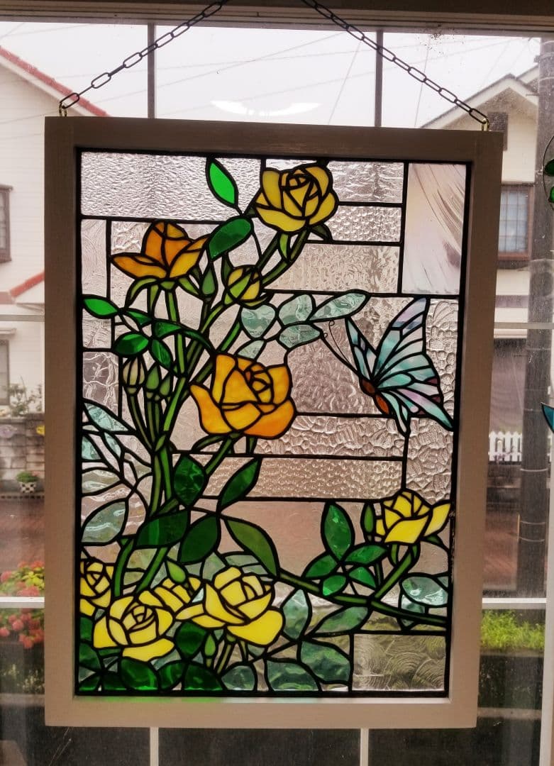 ステンドグラス　黄色い蝶とバラのパネル