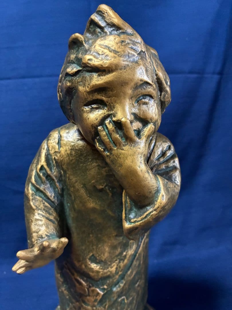 北村西望笑う少女　Ｈ32㎝ W16.5㎝奥14㎝　重さ29kg 喜ぶ少女 銅像