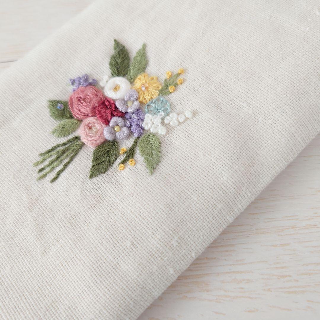 手刺繍入　貝ボタン付き メガネケース/ペンケース【フラワーブーケ】