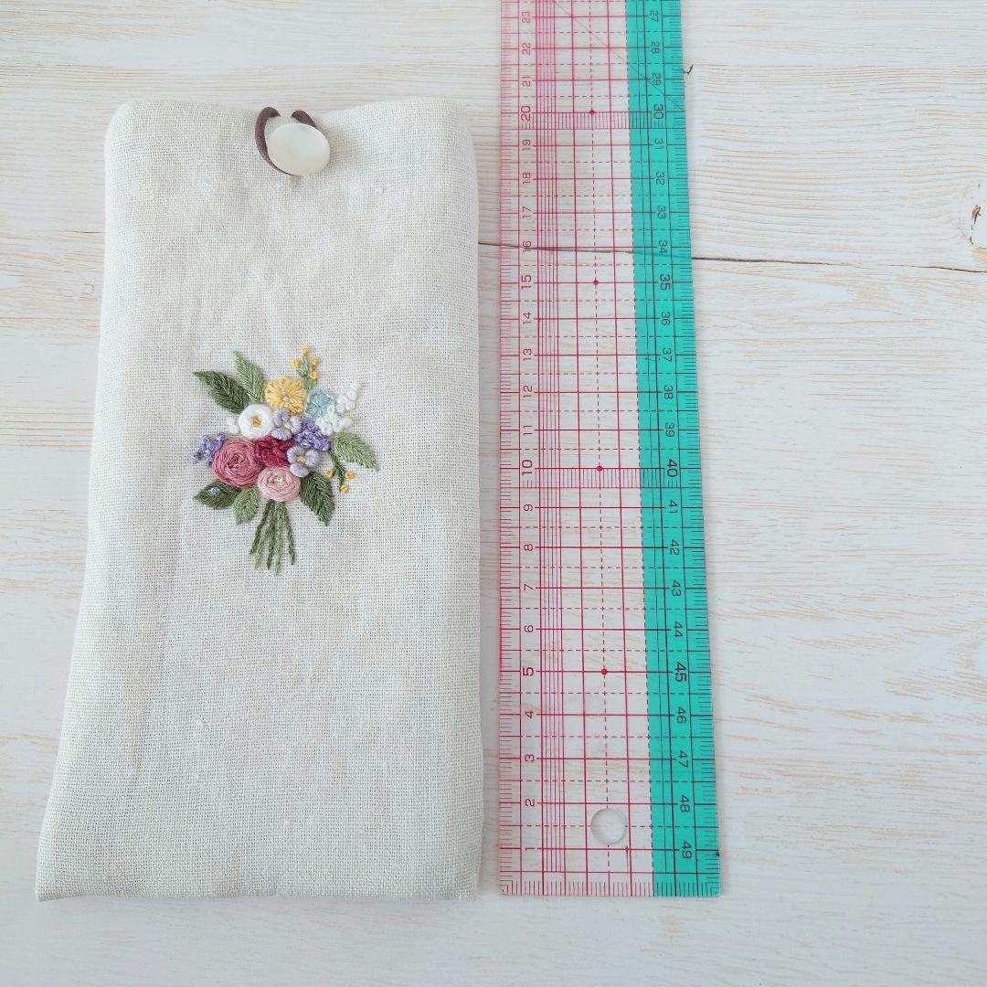 手刺繍入　貝ボタン付き メガネケース/ペンケース【フラワーブーケ】