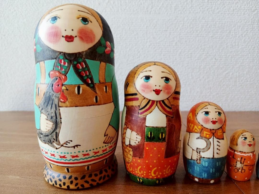【LYH046】北欧ロシア雑貨 リューバ作のマトリョーシカ　農村一家