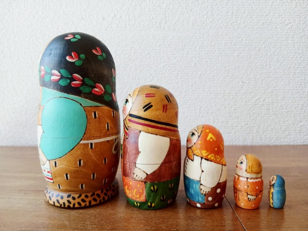 【LYH046】北欧ロシア雑貨 リューバ作のマトリョーシカ　農村一家