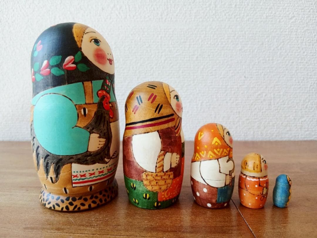 【LYH046】北欧ロシア雑貨 リューバ作のマトリョーシカ　農村一家