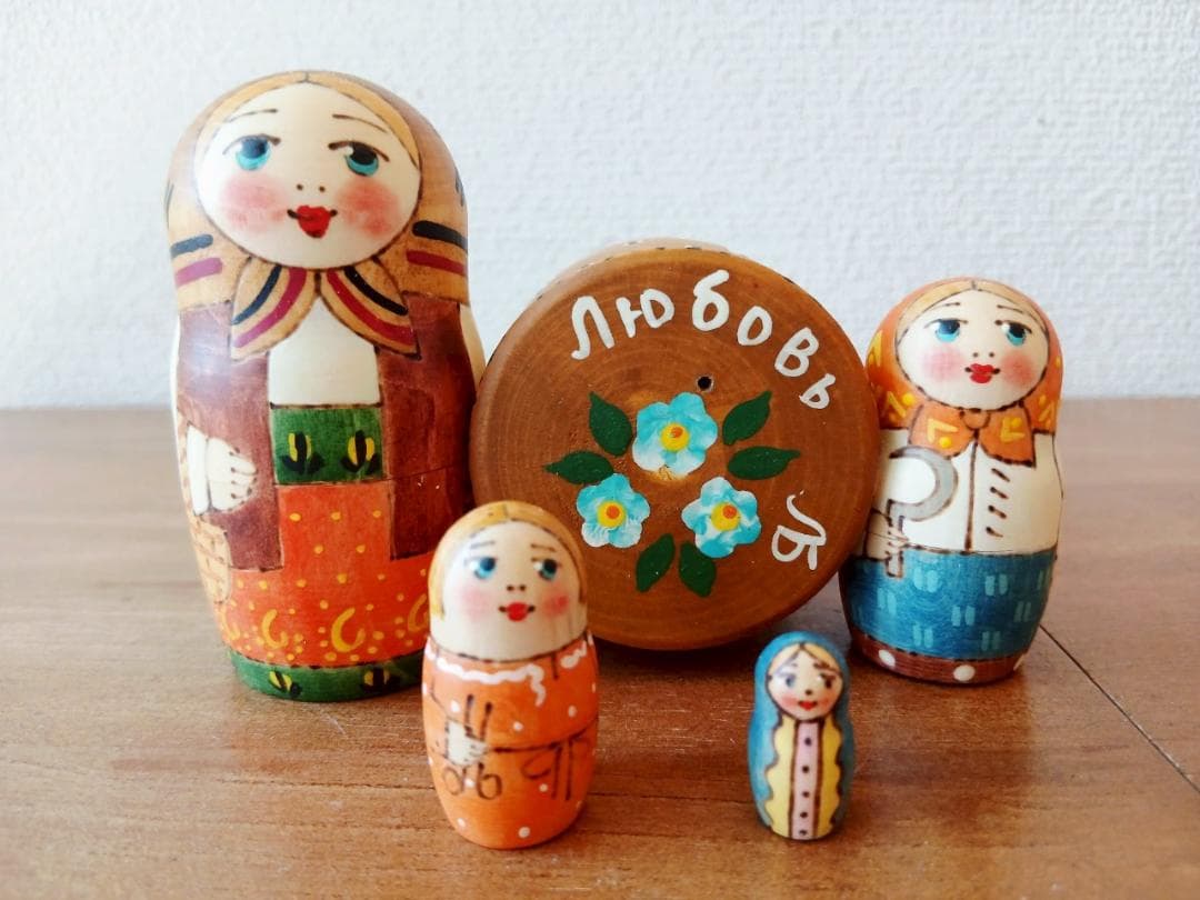 【LYH046】北欧ロシア雑貨 リューバ作のマトリョーシカ　農村一家