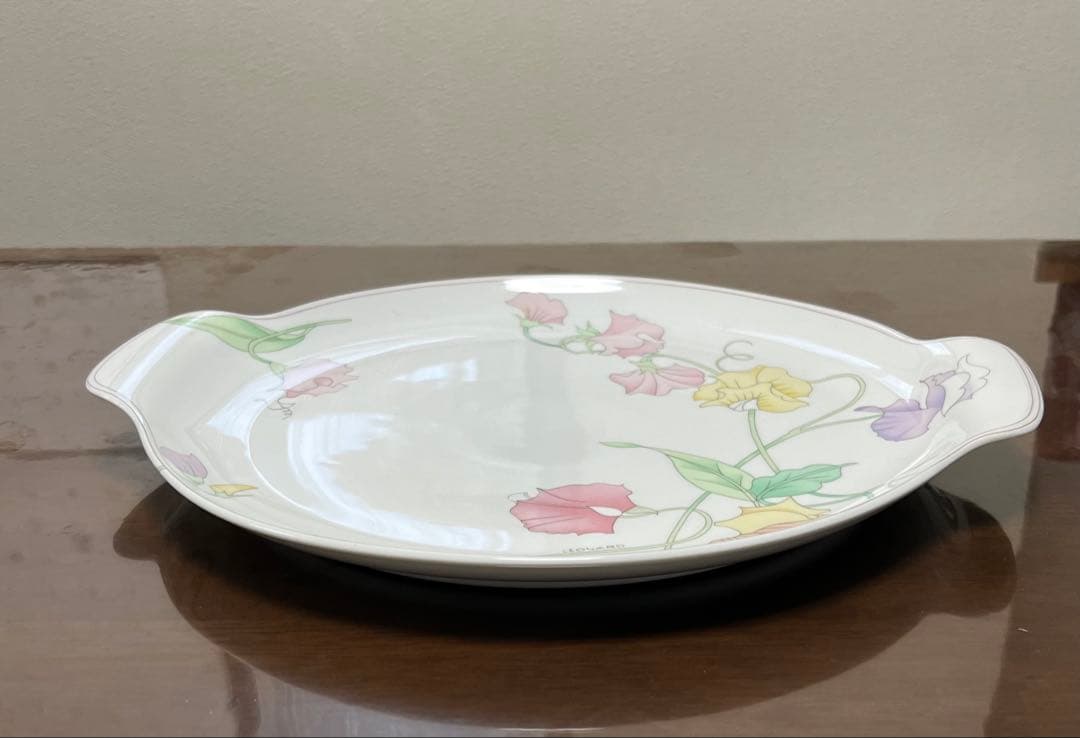 フッチェンロイター タヴォラ レオナルド パリスのサラダプレート