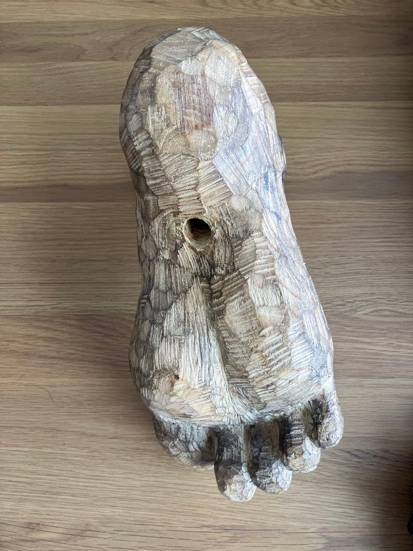 木彫りの足のオブジェ 作家不明作品