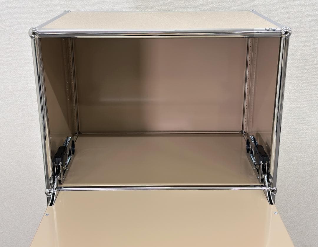 正規品ほぼ未使用品■USMハラー■スリムキャビネットシェルフ　1列3段　ベージュ