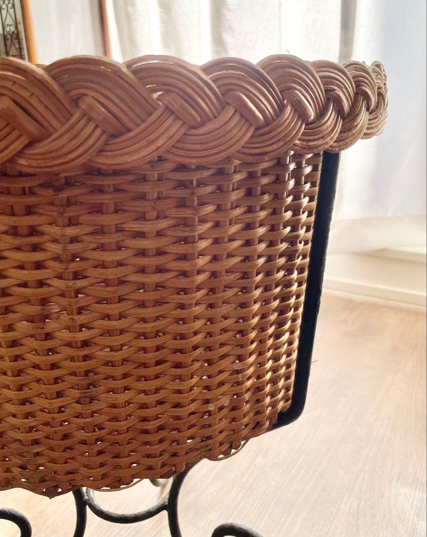 アンティーク 蓋付きカゴバスケット アイアンホルダー付き