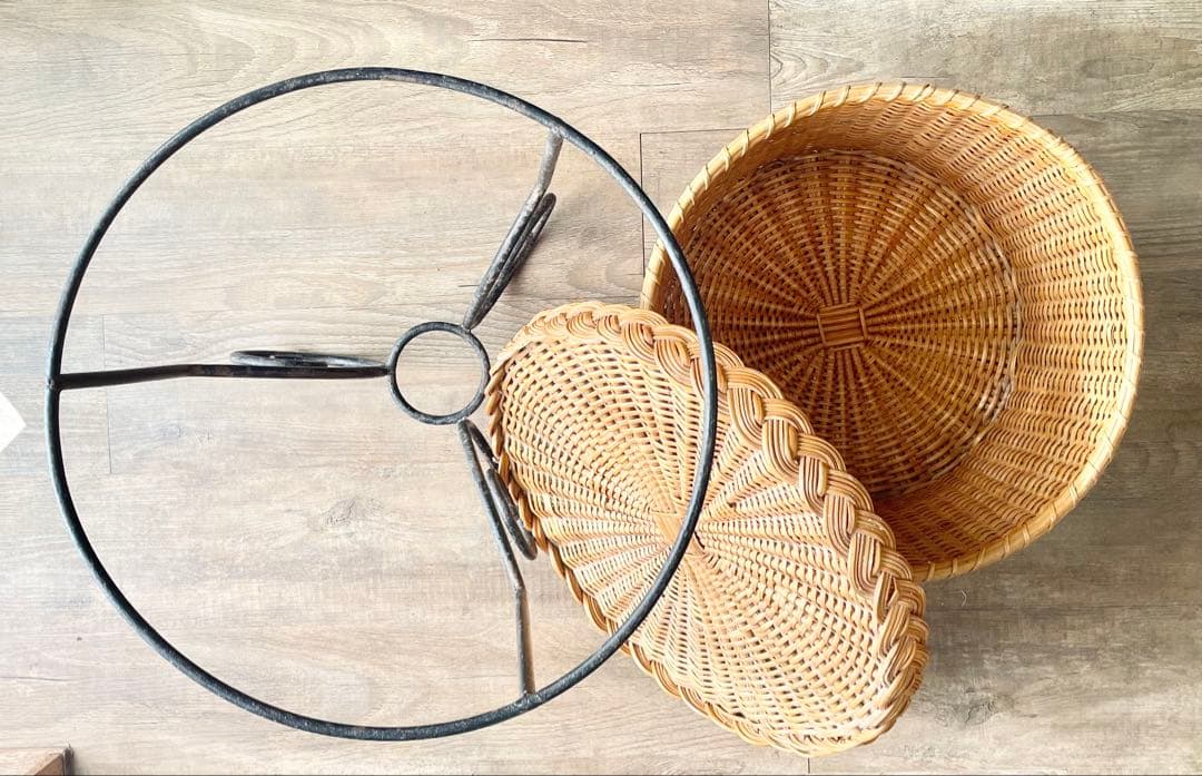 アンティーク 蓋付きカゴバスケット アイアンホルダー付き