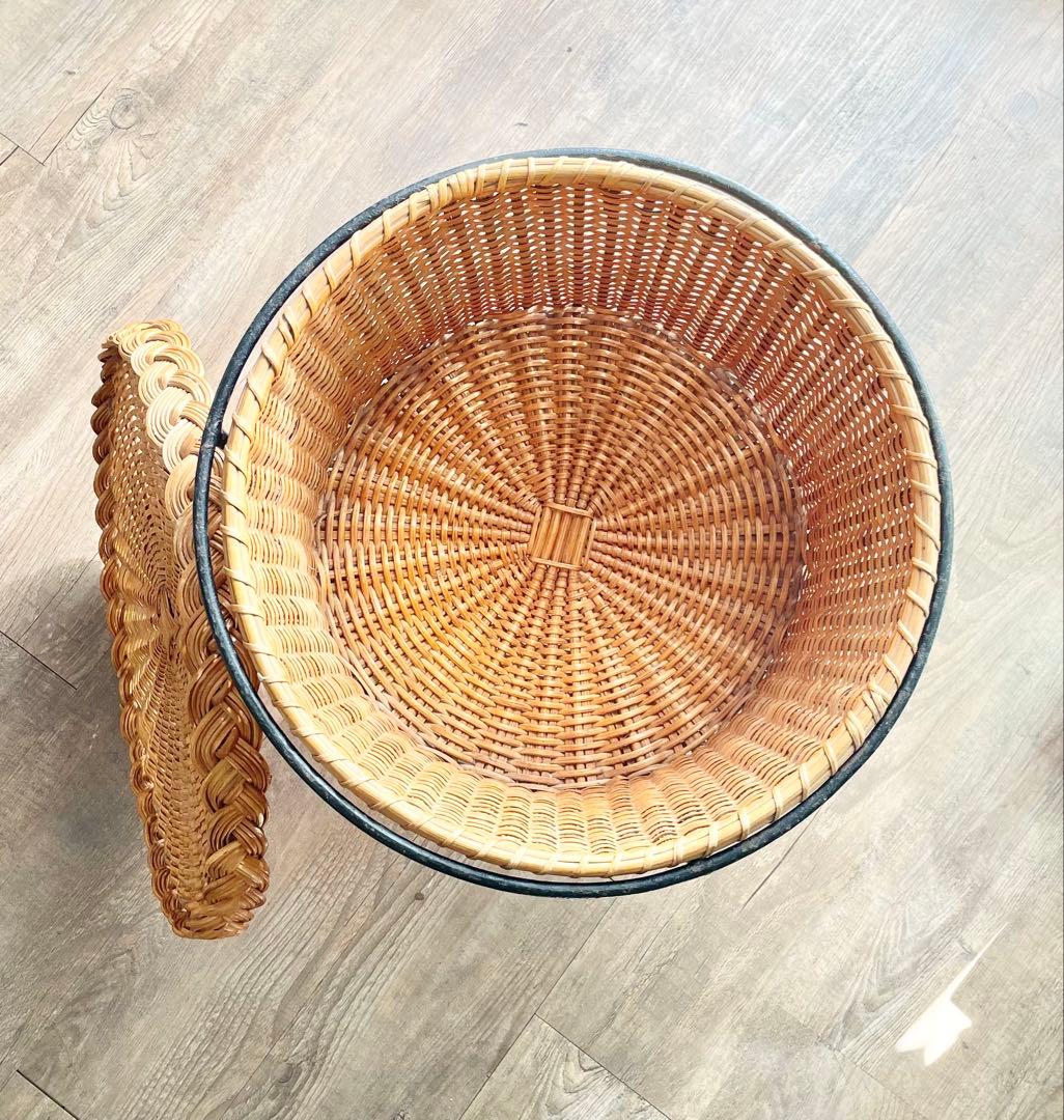 アンティーク 蓋付きカゴバスケット アイアンホルダー付き