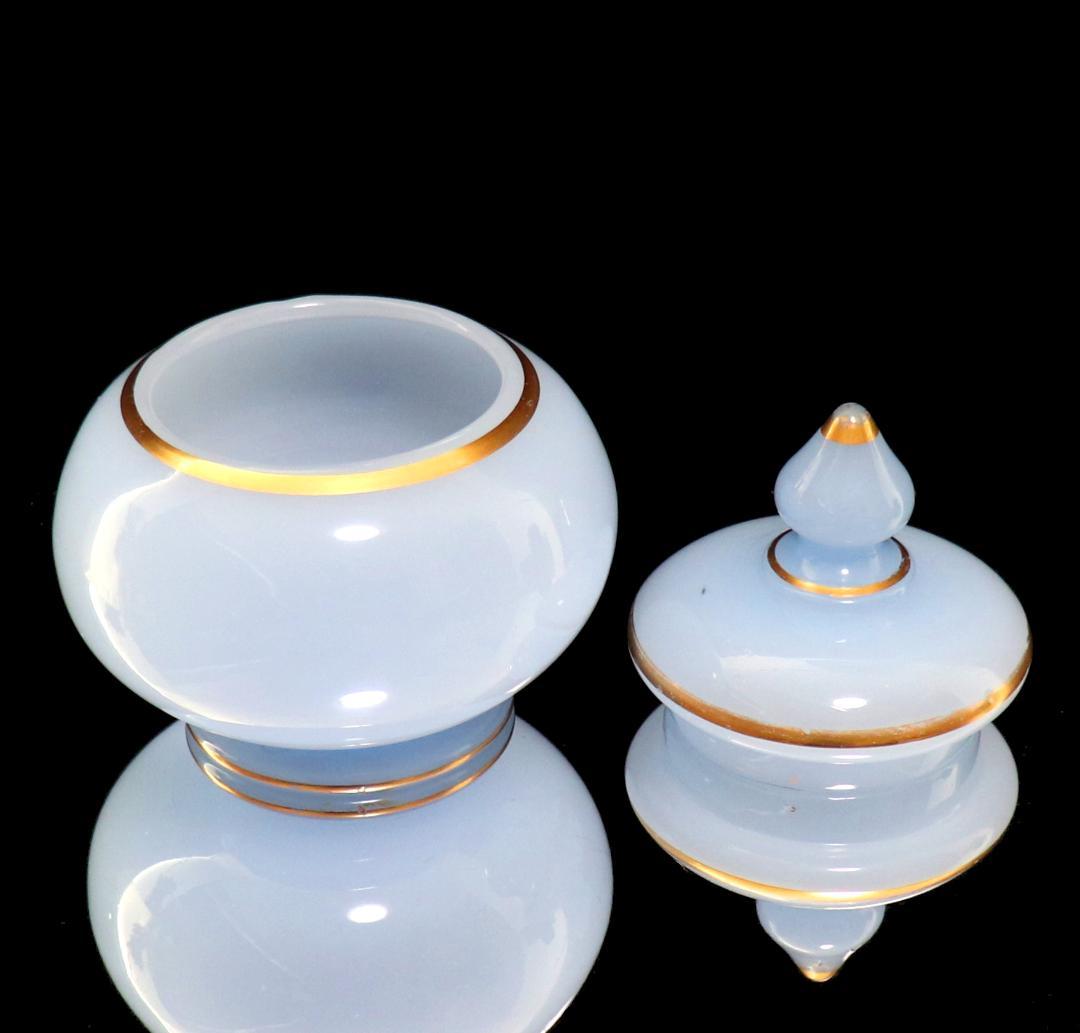 オールド・バカラ レアカラー ライトブルー オパーリンクリスタル製 金彩蓋物