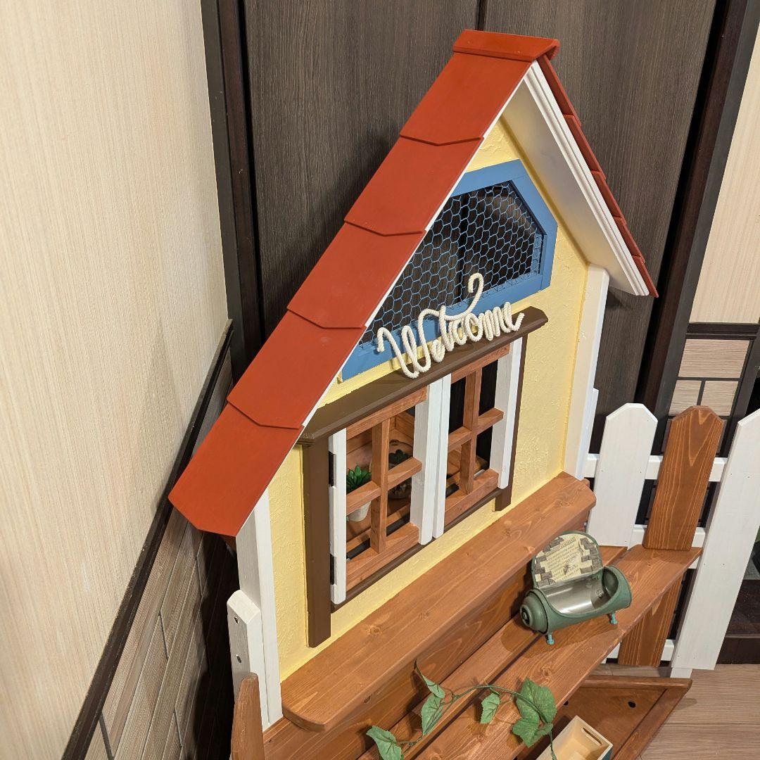 家型木製シェルフ ウィンドウ付き