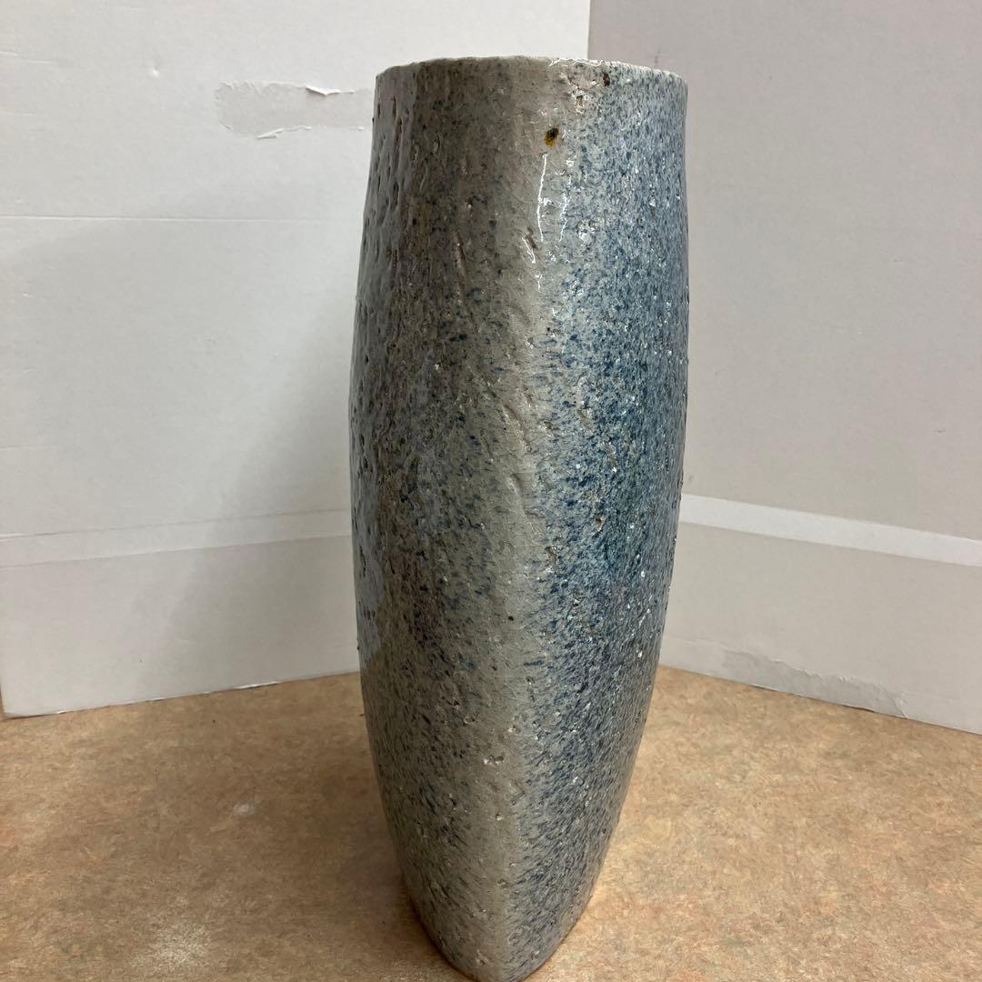 信楽焼手造り花器吹藍楕円