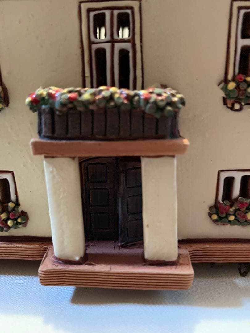 ドイツ製　置物　レアな大型の未使用の陶器のキャンドルハウス細かく作られて可愛い！