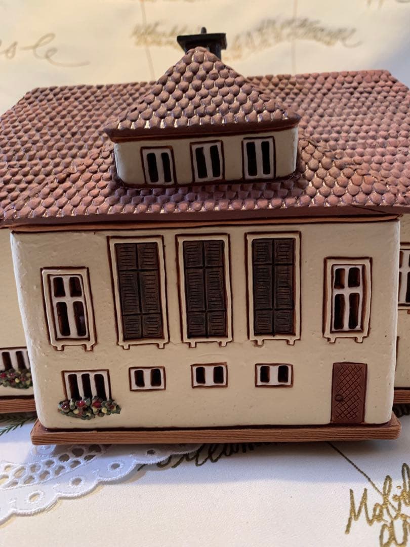 ドイツ製　置物　レアな大型の未使用の陶器のキャンドルハウス細かく作られて可愛い！