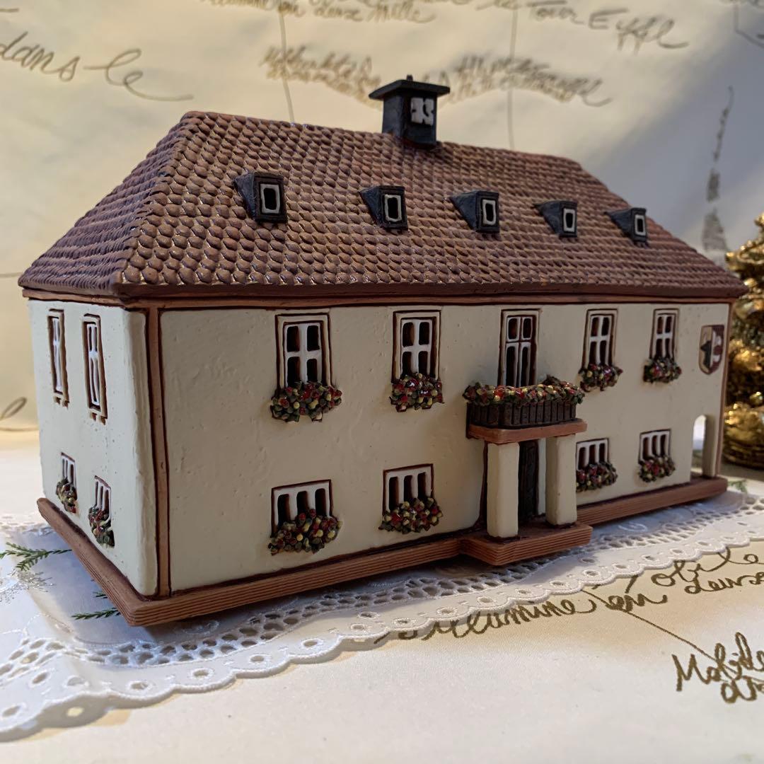 ドイツ製　置物　レアな大型の未使用の陶器のキャンドルハウス細かく作られて可愛い！