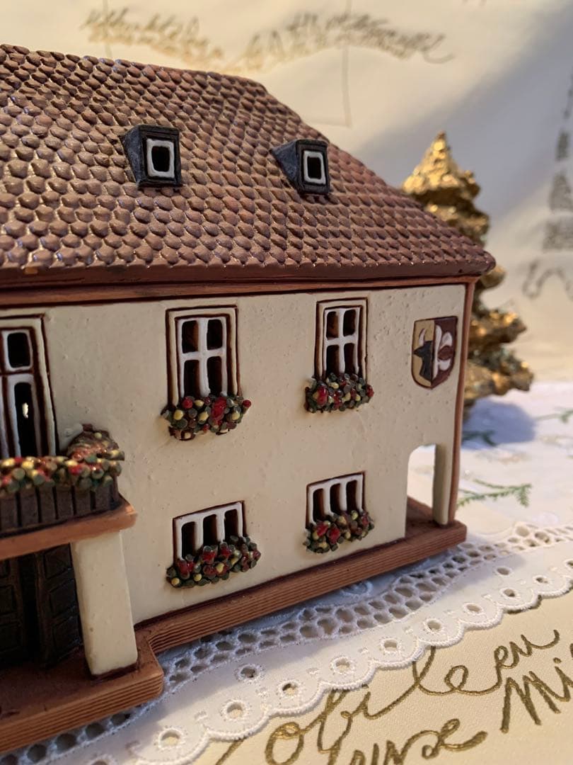 ドイツ製　置物　レアな大型の未使用の陶器のキャンドルハウス細かく作られて可愛い！