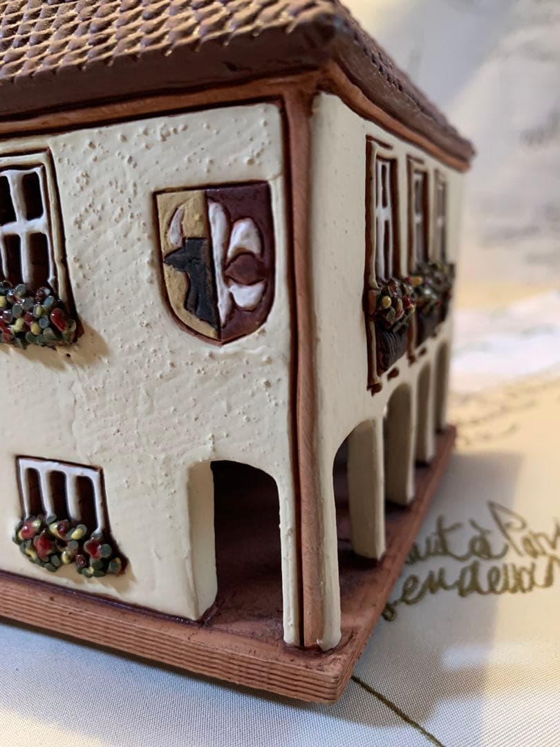 ドイツ製　置物　レアな大型の未使用の陶器のキャンドルハウス細かく作られて可愛い！