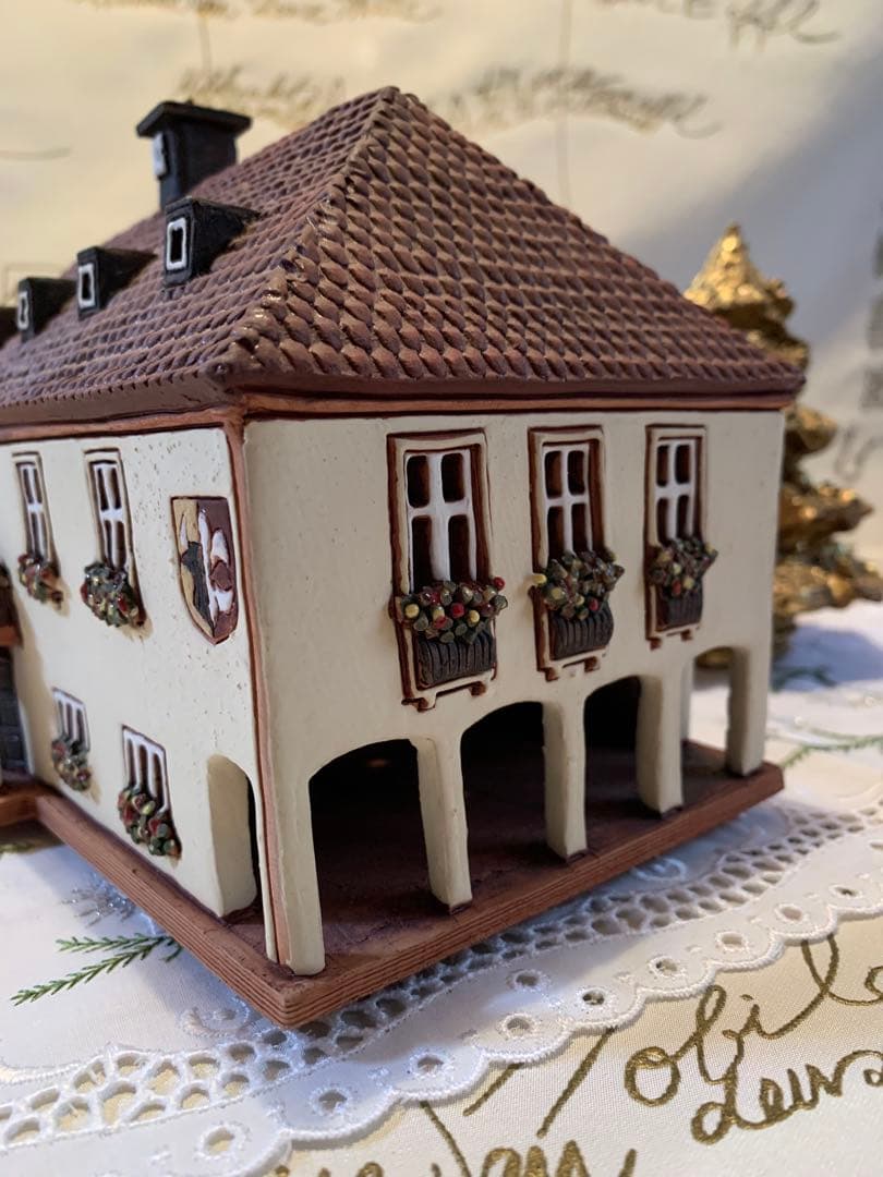 ドイツ製　置物　レアな大型の未使用の陶器のキャンドルハウス細かく作られて可愛い！