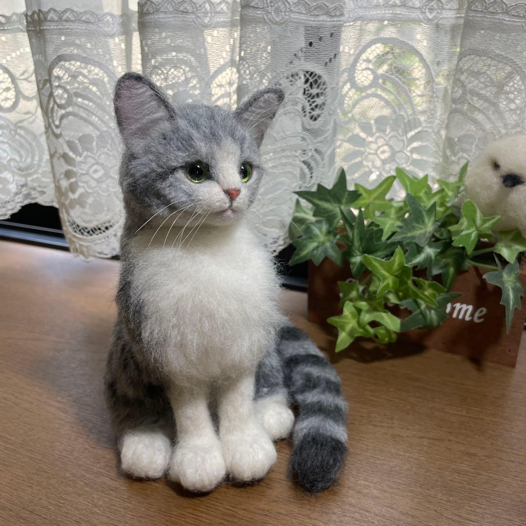 羊毛フェルト　猫　子猫　サバ白ねこちゃん