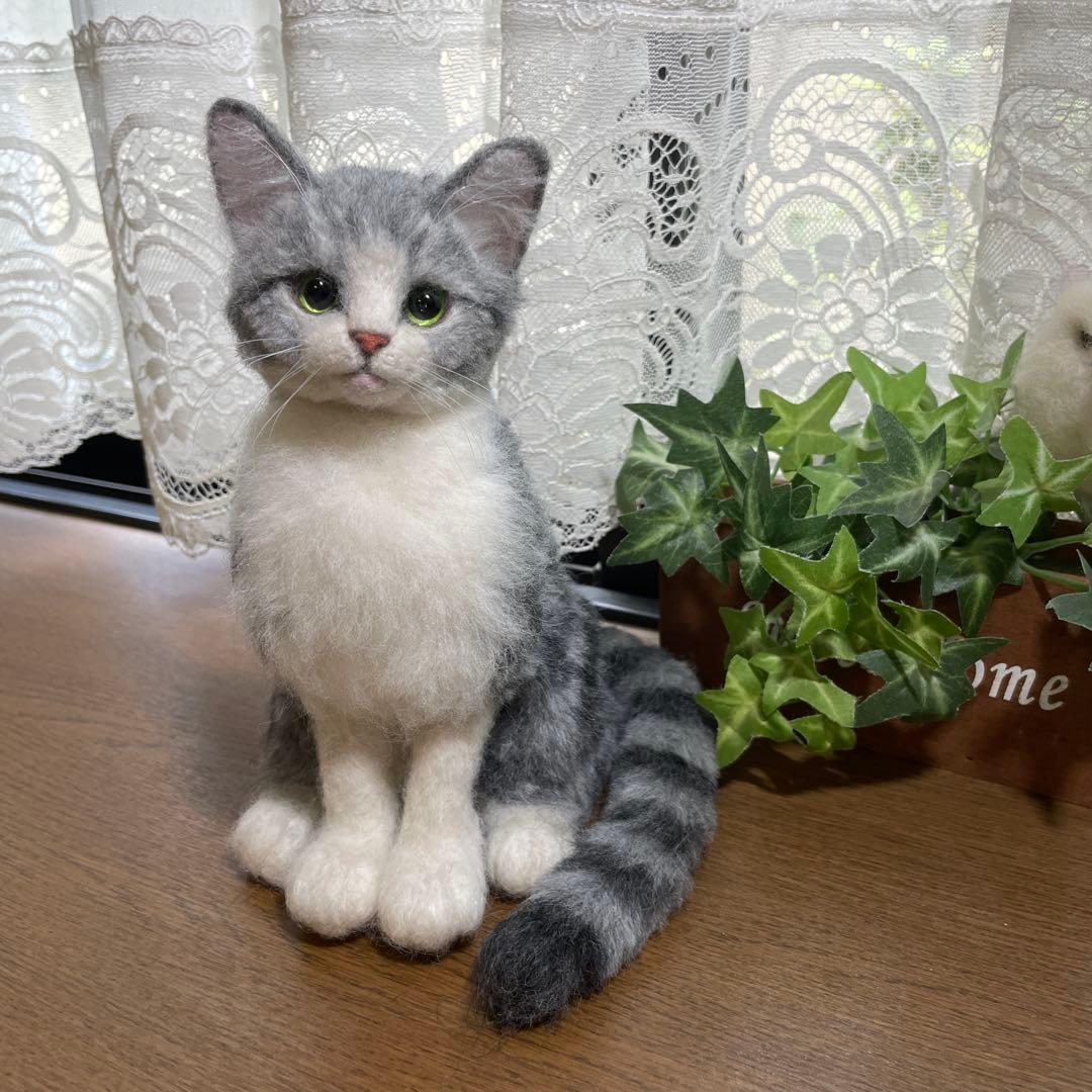 羊毛フェルト　猫　子猫　サバ白ねこちゃん