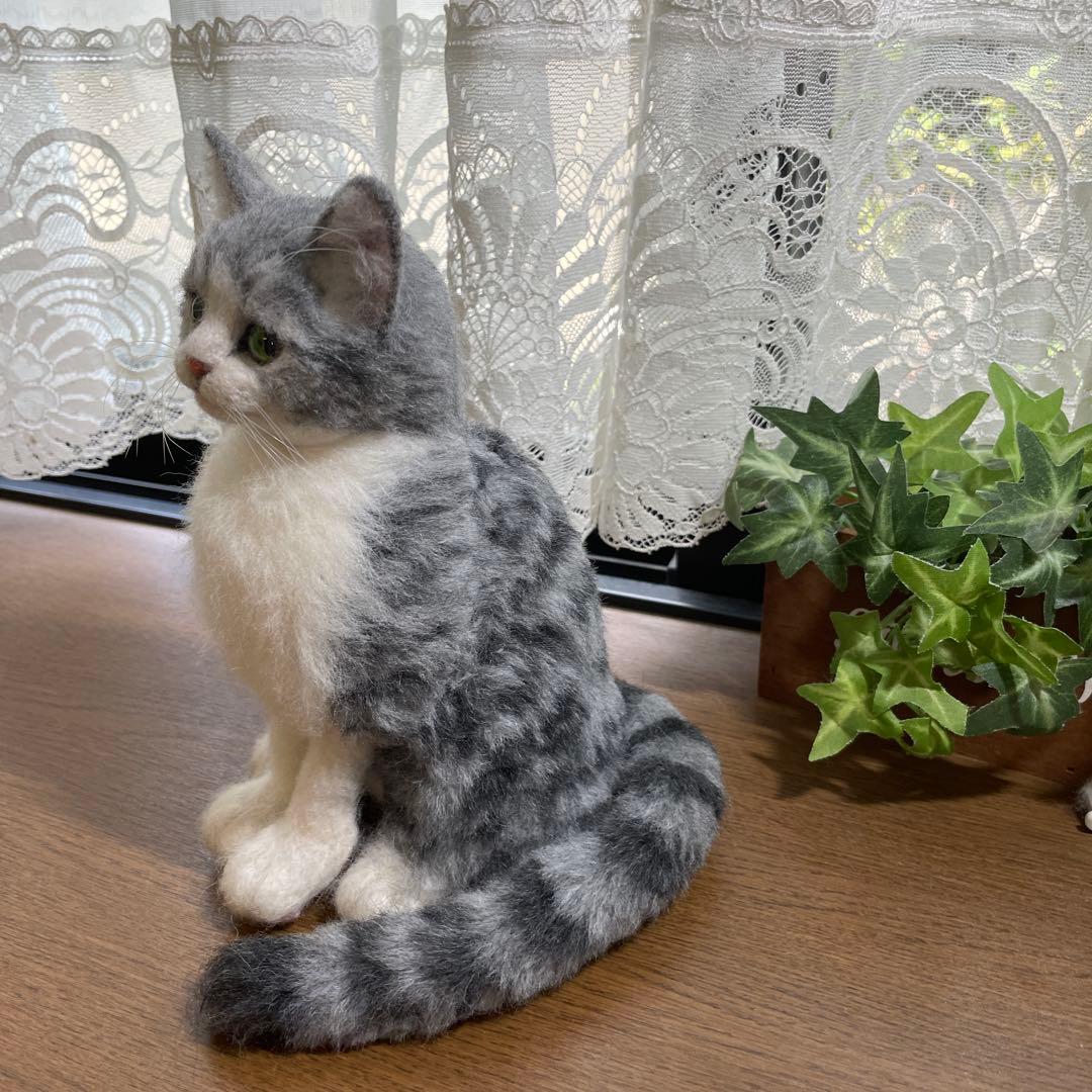 羊毛フェルト　猫　子猫　サバ白ねこちゃん