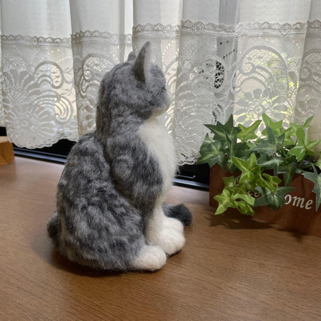 羊毛フェルト　猫　子猫　サバ白ねこちゃん