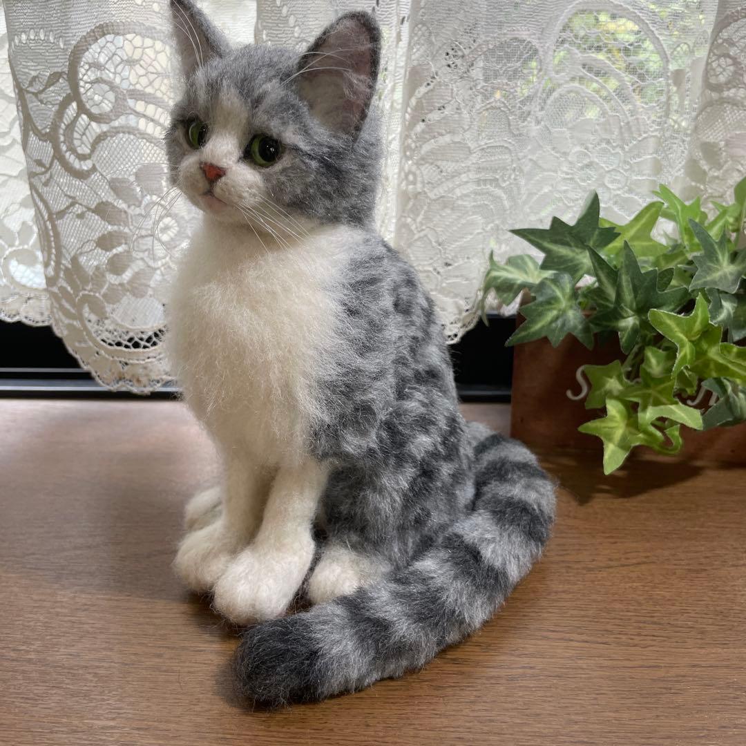 羊毛フェルト　猫　子猫　サバ白ねこちゃん