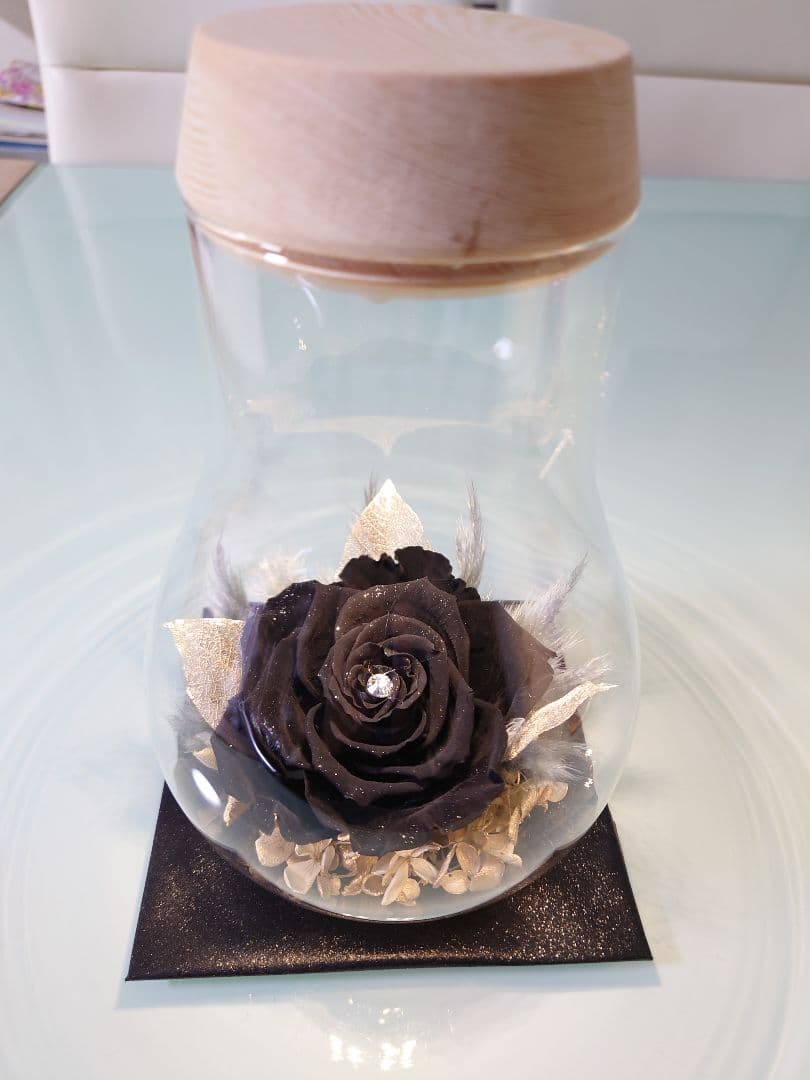 ✨プリザーブドフラワー　高級ダイヤモンドローズ　黒　LED付き　ガラス