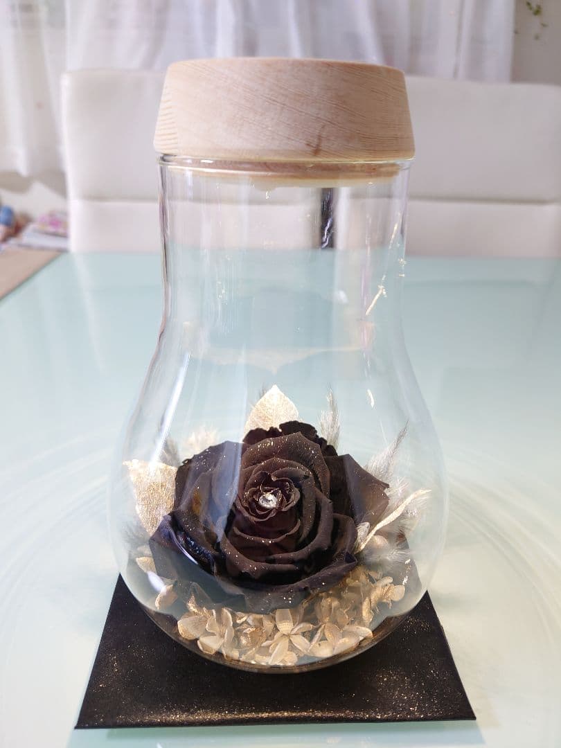 ✨プリザーブドフラワー　高級ダイヤモンドローズ　黒　LED付き　ガラス