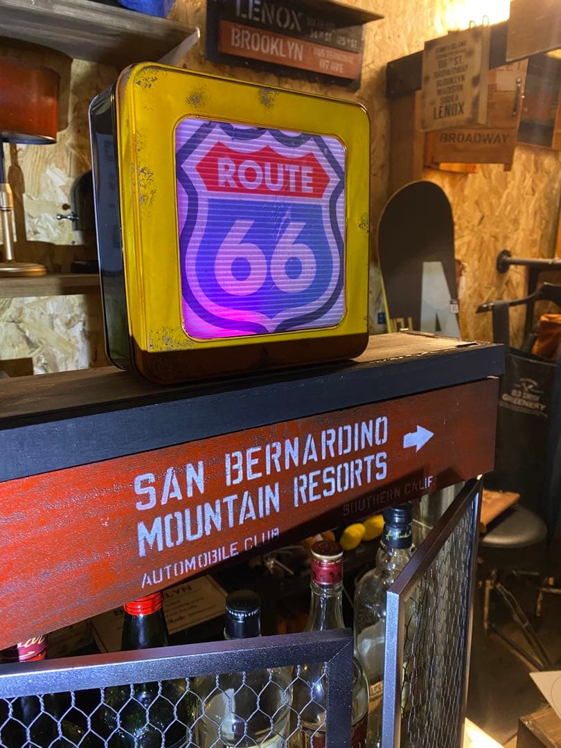 照明付き　収納棚　アメリカン　ROUTE66