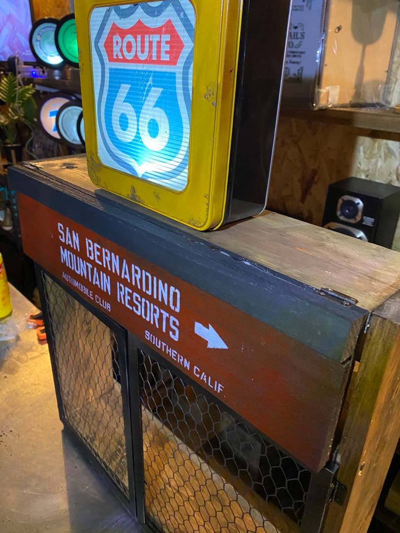 照明付き　収納棚　アメリカン　ROUTE66