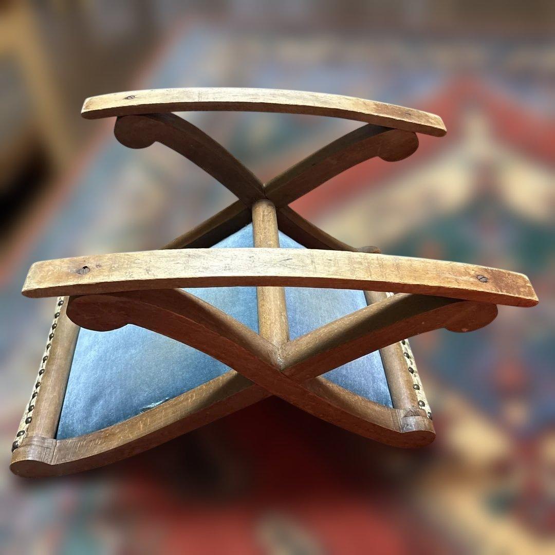 クラシックデザインのロッキングチェア