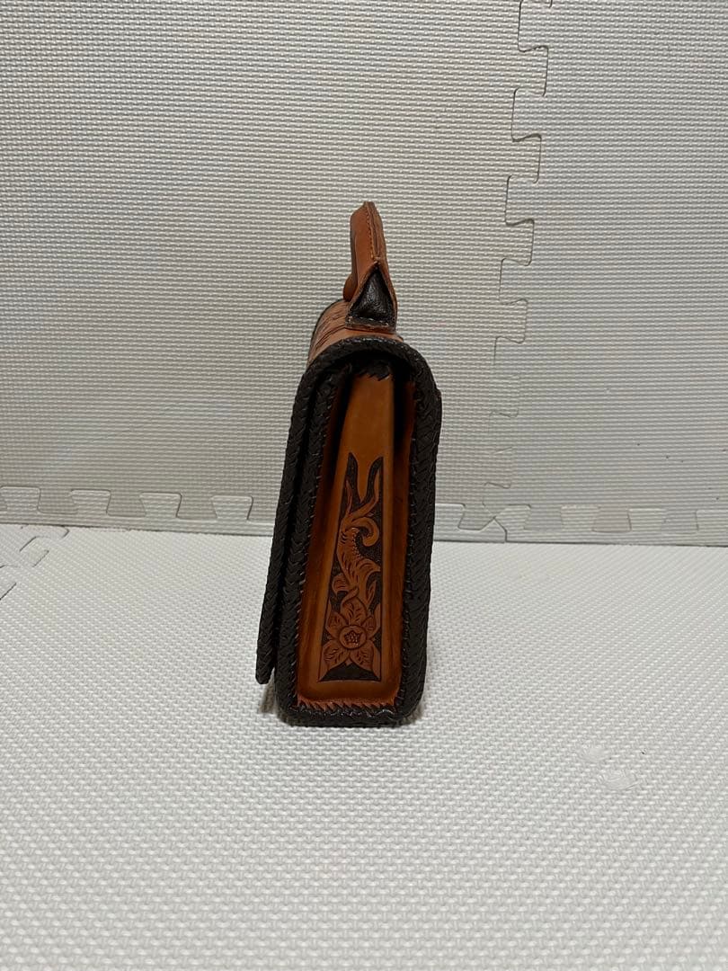 レザー ハンドバッグ 馬の彫刻付き